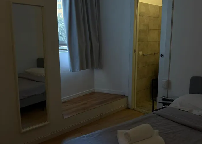 Helmirage Luxury Montecitorio Gasthuis 4*